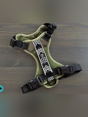 NWT Brand New Wilderdog Dog Harness Olive green, Size large
